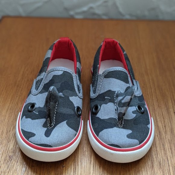 Gap - Canvas Camo Shark Toddler Shoe - Toddler 7 - Picture 2 of 3